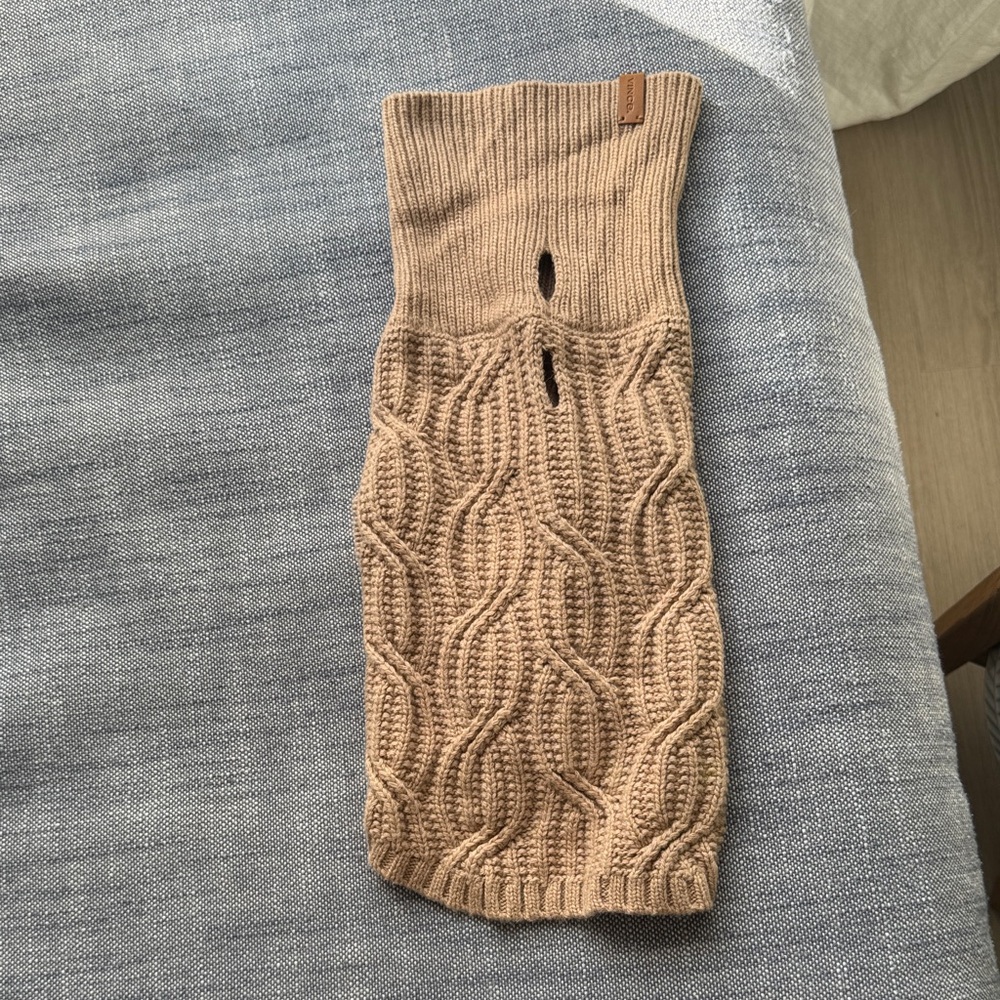 VINCE Luxury Wool & Cashmere Fancy Knit Camel Dog Sweater